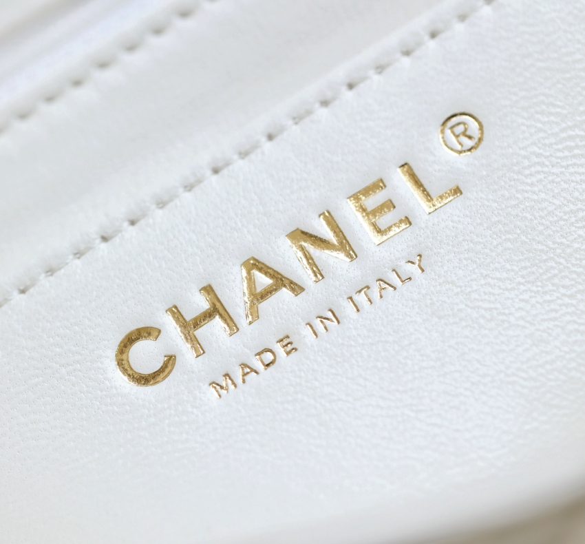 g7-17 CHANEL CF 20 cm Handle White - fake chanel flap handle white detail 7