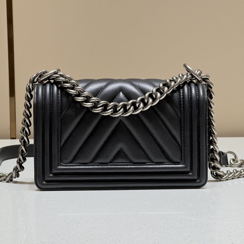 g8-4 CHANEL Le Boy V Black - Silver - chanel boy v pattern replica detail 8