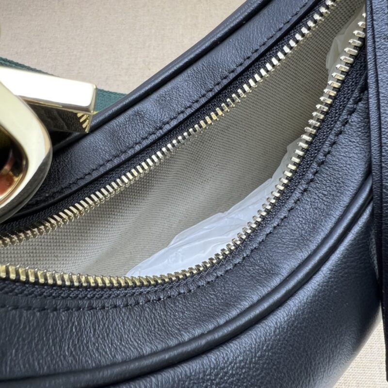 gucci-attache-canvas-black-gallery-4