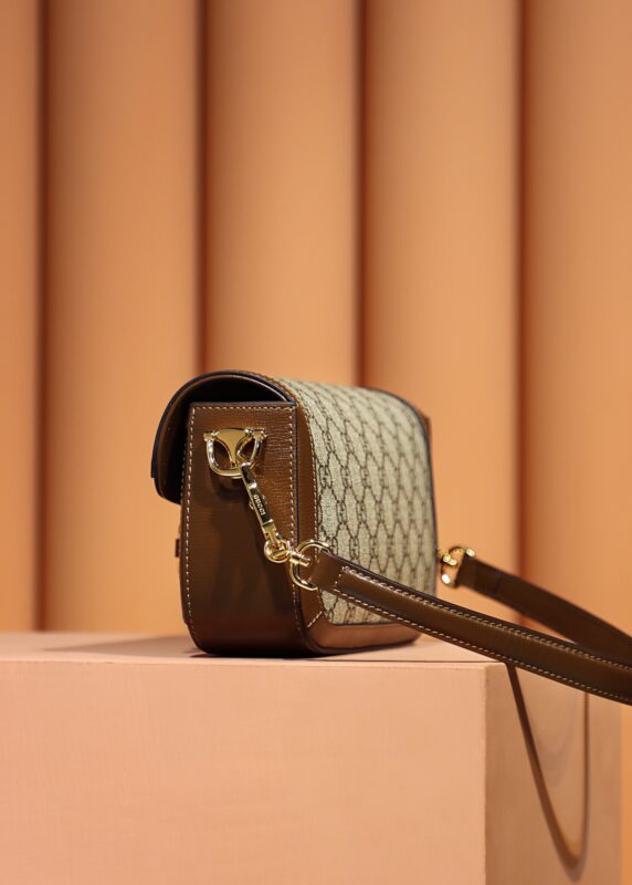 gucci-%f0%9d%90%87%f0%9d%90%a8%f0%9d%90%ab%f0%9d%90%ac%f0%9d%90%9e%f0%9d%90%9b%f0%9d%90%a2%f0%9d%90%ad-%f0%9d%9f%8f%f0%9d%9f%97%f0%9d%9f%93%f0%9d%9f%93-baguette-bag-gallery-4