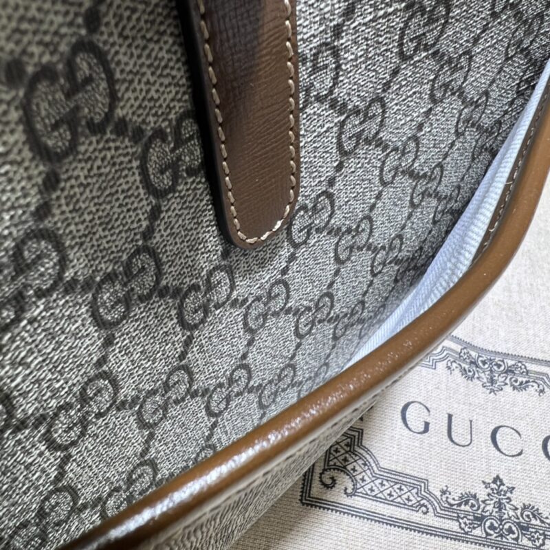 gucci-gg-messenger-beige-canvas-gallery-5
