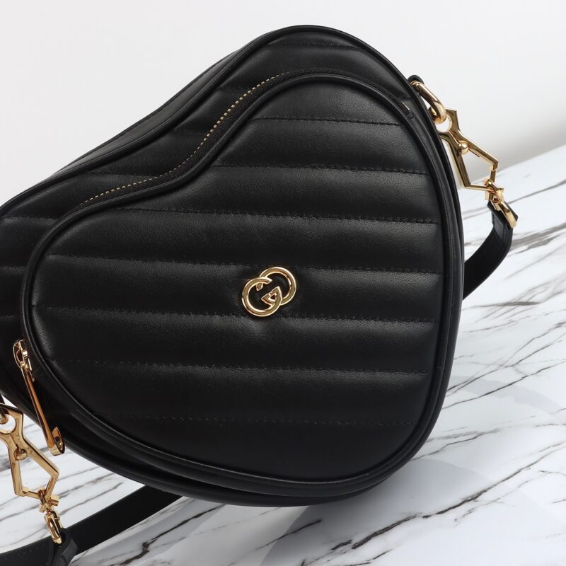 gucci-interlocking-g-mini-heart-black-gallery-2