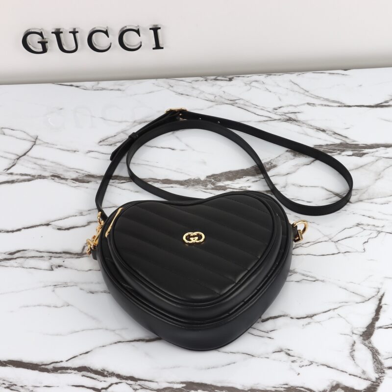gucci-interlocking-g-mini-heart-black-gallery-4