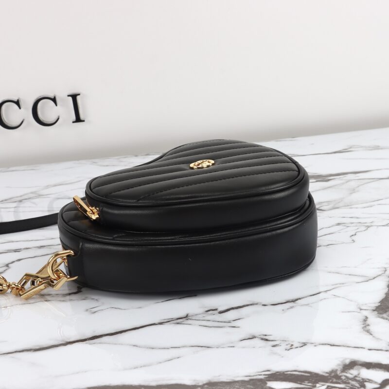 gucci-interlocking-g-mini-heart-black-gallery-6