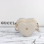 gucci-interlocking-g-mini-heart-white-gallery-1
