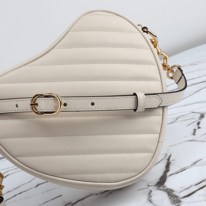 gucci-interlocking-g-mini-heart-white-gallery-6
