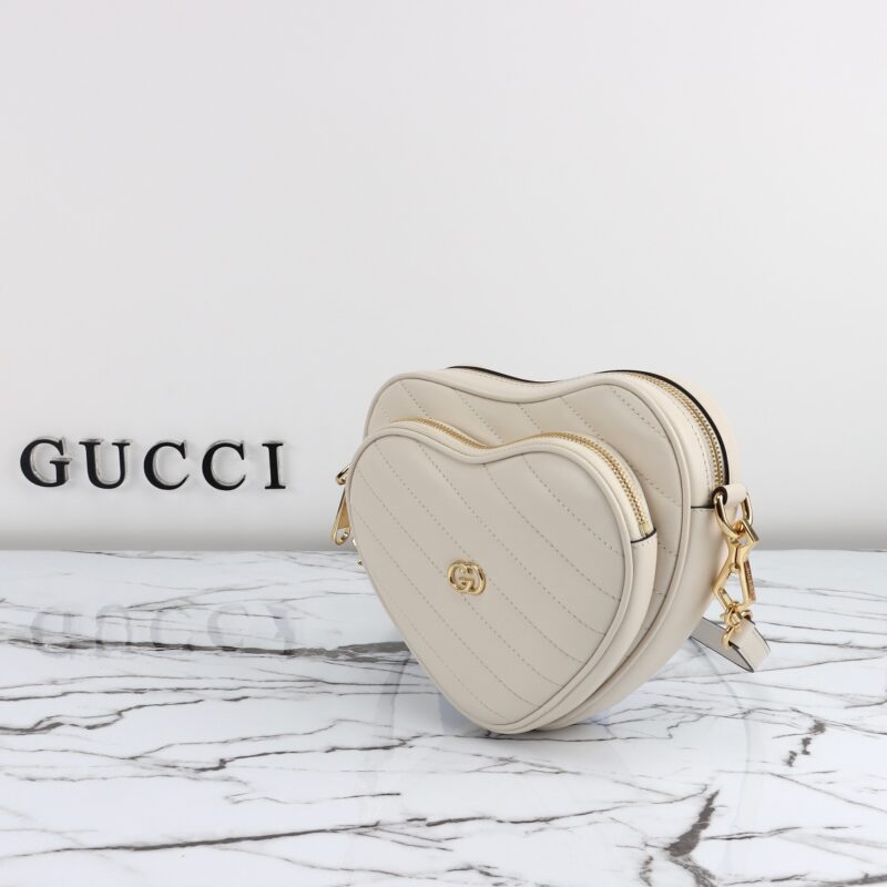 gucci-interlocking-g-mini-heart-white-gallery-7