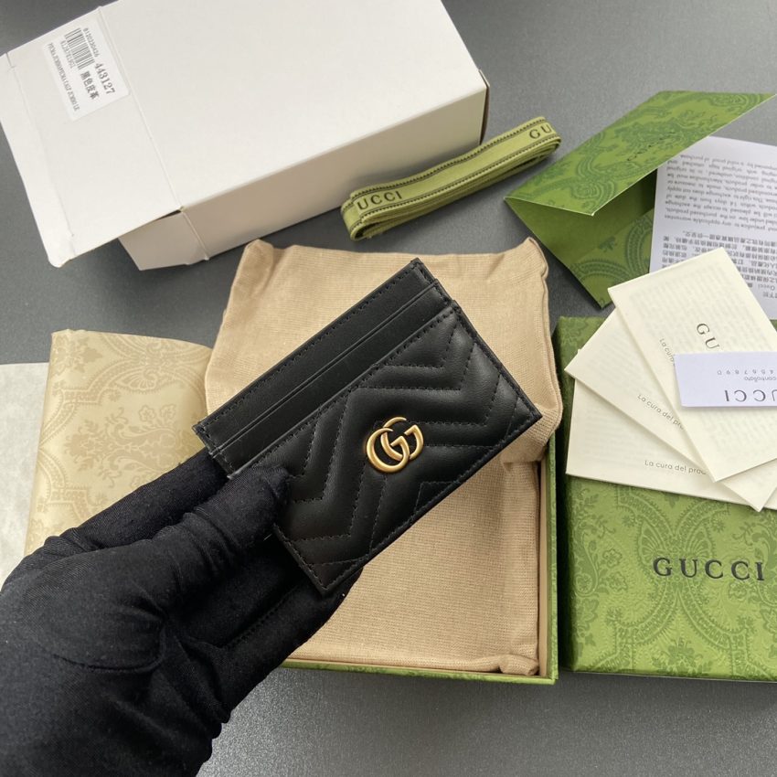 gucci-marmont-card-holder-black-gallery-1