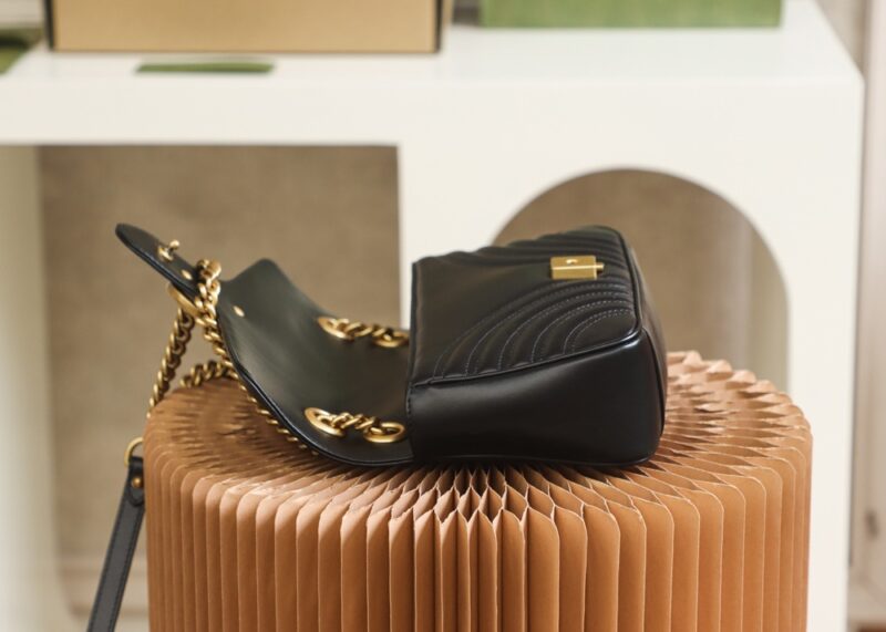 gucci-marmont-medium-black-gallery-5
