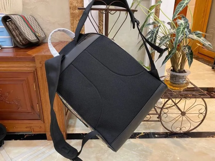 gucci-medium-gg-backpack-with-tag-gallery-9