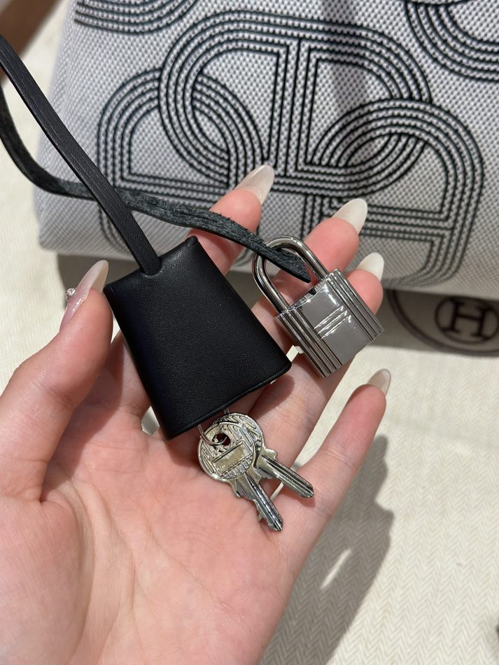 hermes-herbag-31cm-circuit-black-gallery-16
