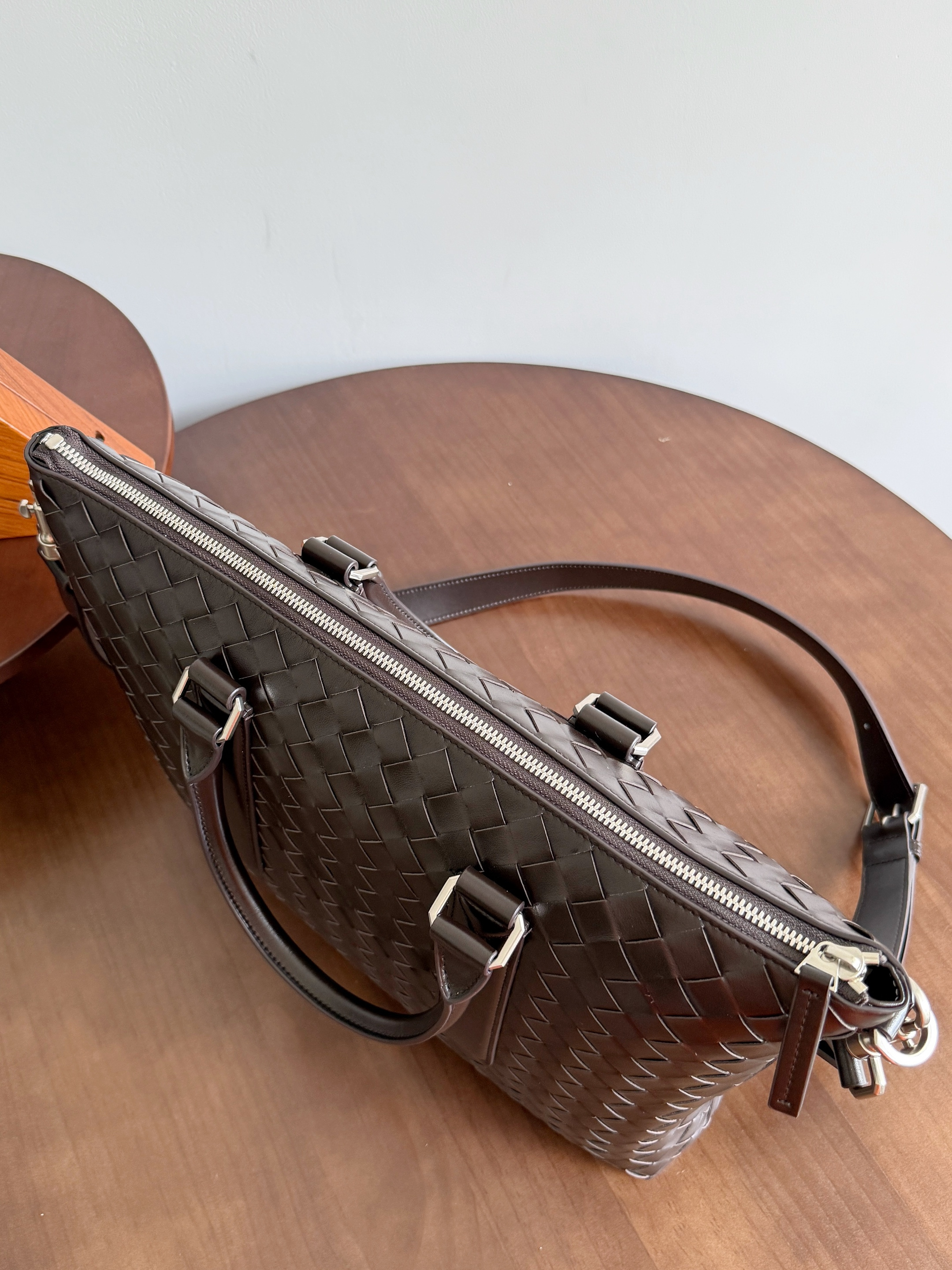 imgHD_c667a27c_20250628_cmp_i1751085742477_6699_0_3.jpg Bottega Veneta Intrecciato Soft Briefcase - weave pattern