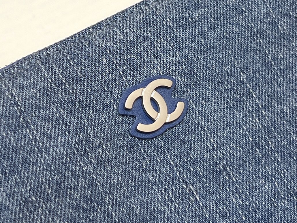 img_f1a04ada_20240505_i1714878647_2023_3.jpg CHANEL 22 Medium Handbag Denim - chanel 22 replica detail 1