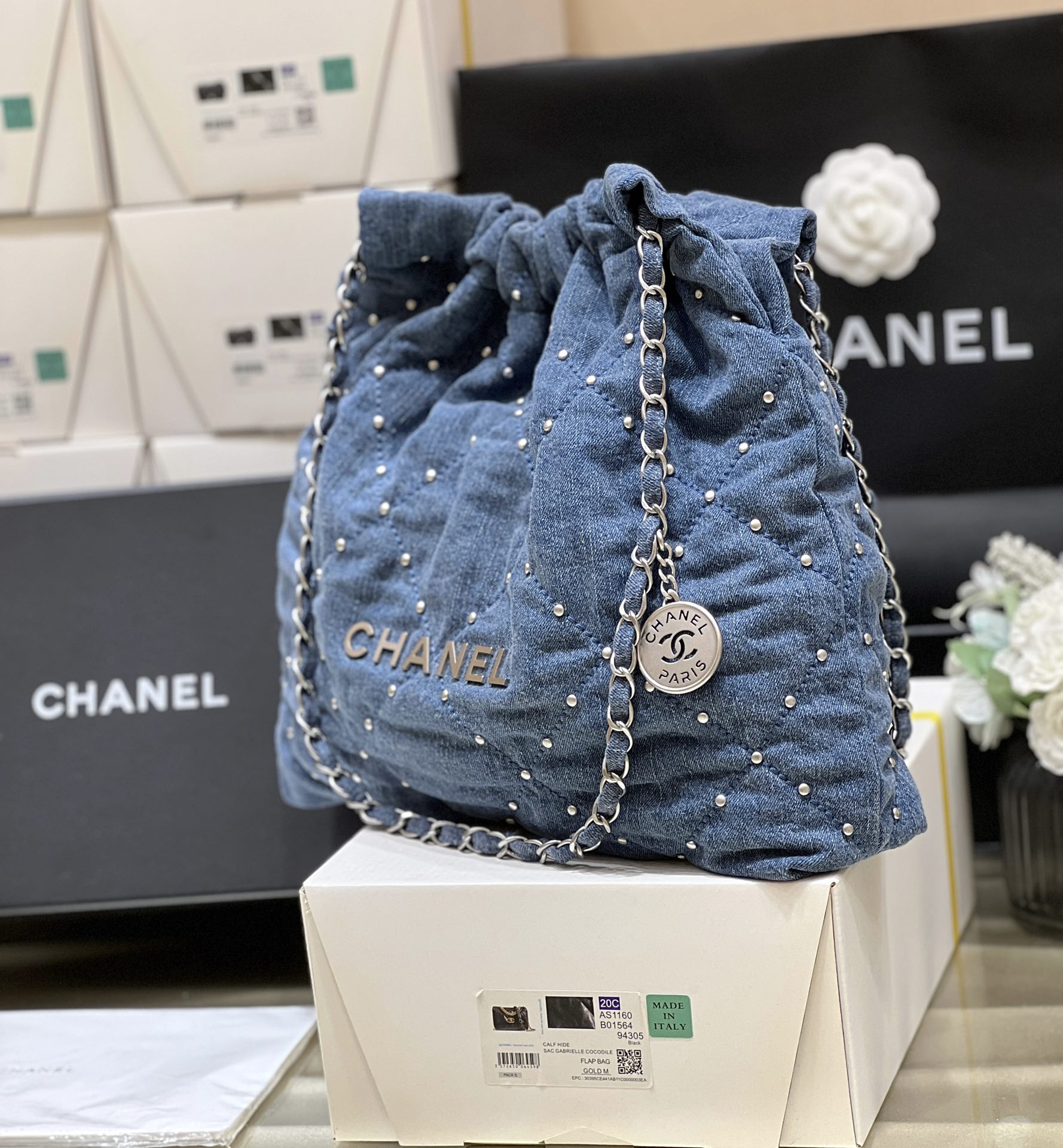 img_f1a04ada_20240505_i1714878647_5198_6.jpg CHANEL 22 Medium Handbag Denim - chanel 22 replica detail 2
