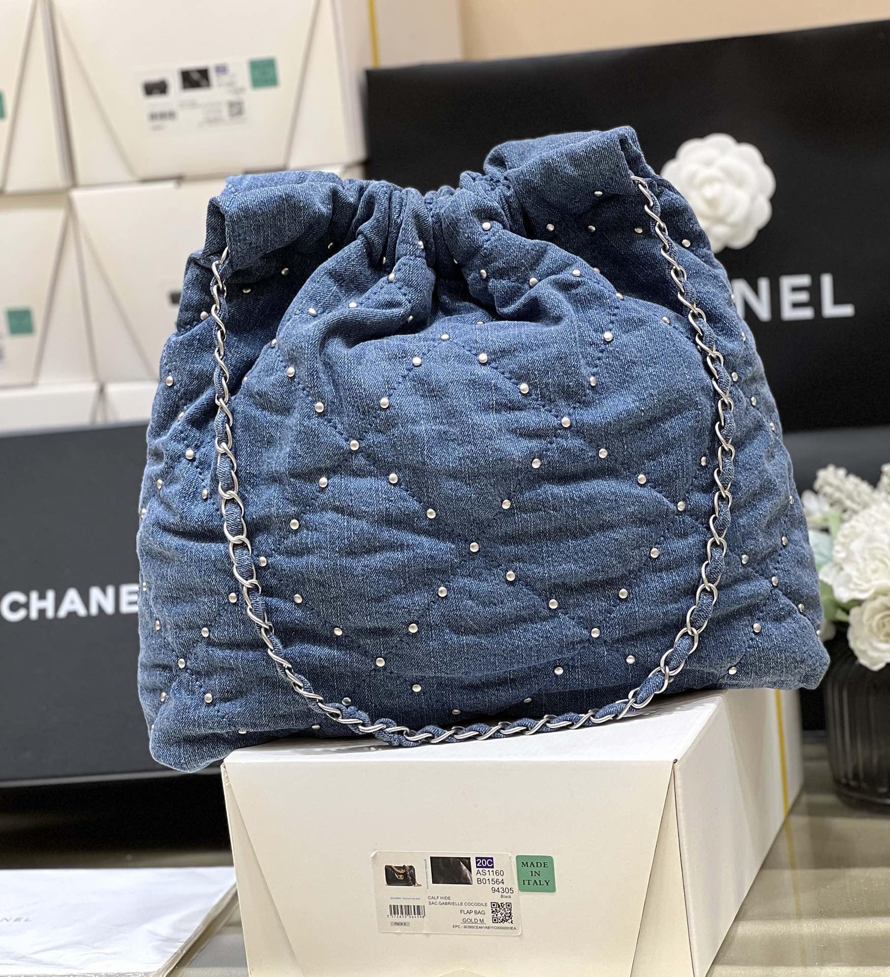img_f1a04ada_20240505_i1714878647_8914_0.jpg CHANEL 22 Medium Handbag Denim - chanel 22 replica detail 5