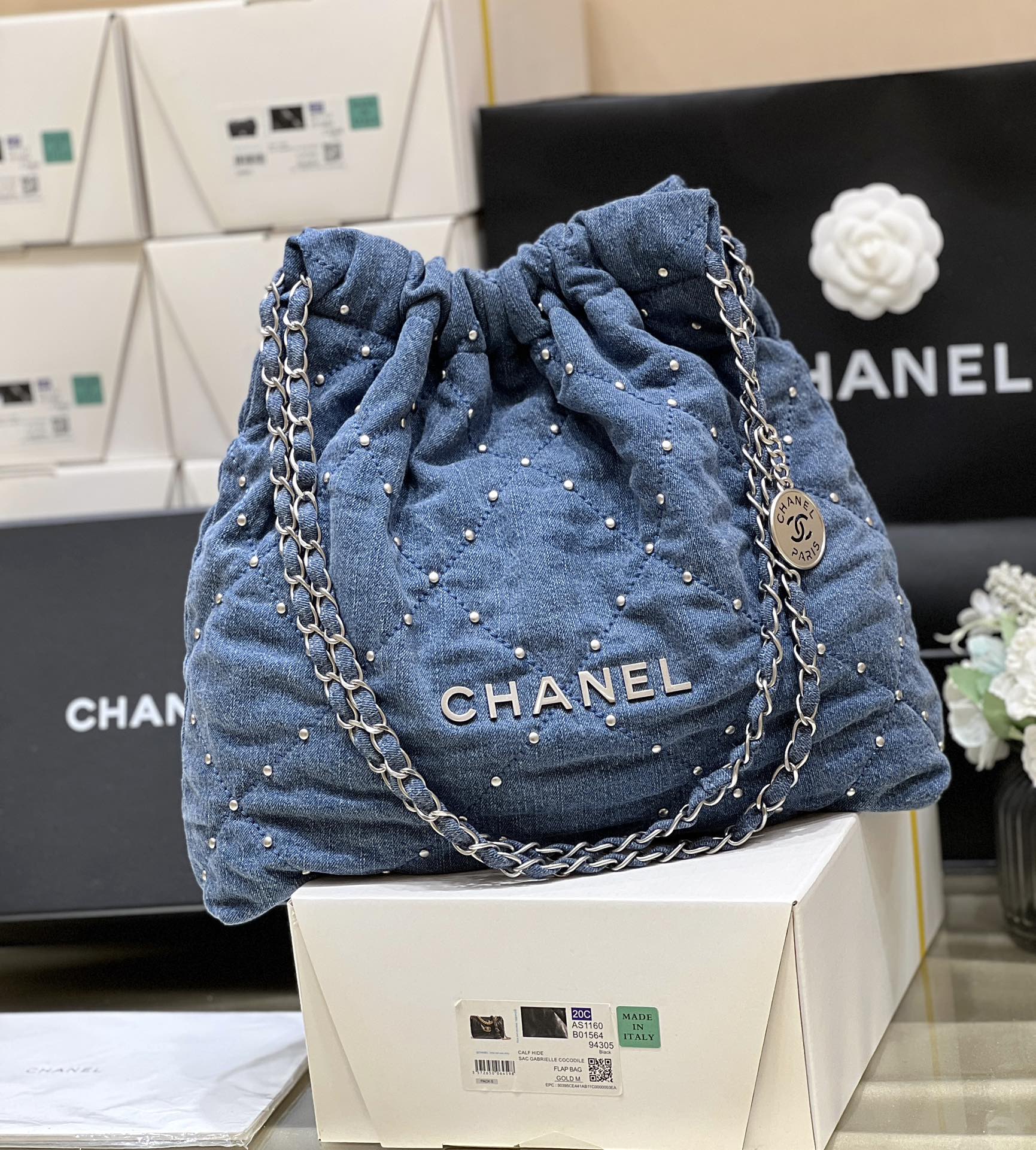 img_f1a04ada_20240505_i1714878647_9877_5.jpg CHANEL 22 Medium Handbag Denim - chanel 22 replica front view
