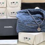 img_f1a04ada_20240505_i1714878648_3692_8.jpg CHANEL 22 Medium Handbag Denim - chanel 22 replica detail 8