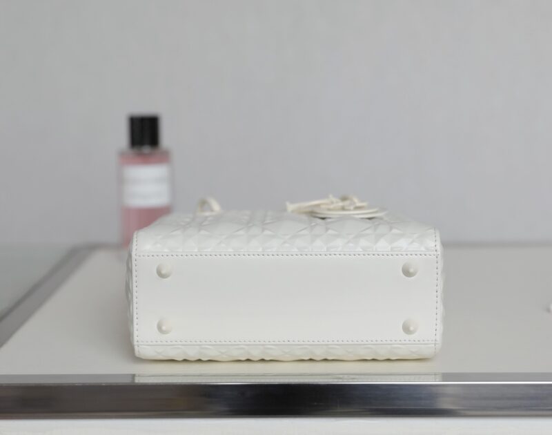 lady-dior-ultramatte-white-grid-abc-gallery-3