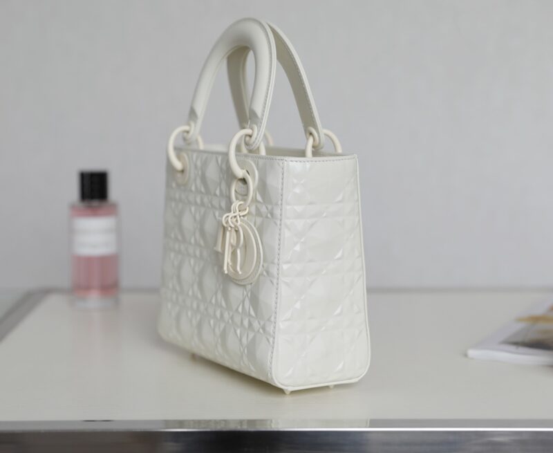 lady-dior-ultramatte-white-grid-abc-gallery-4
