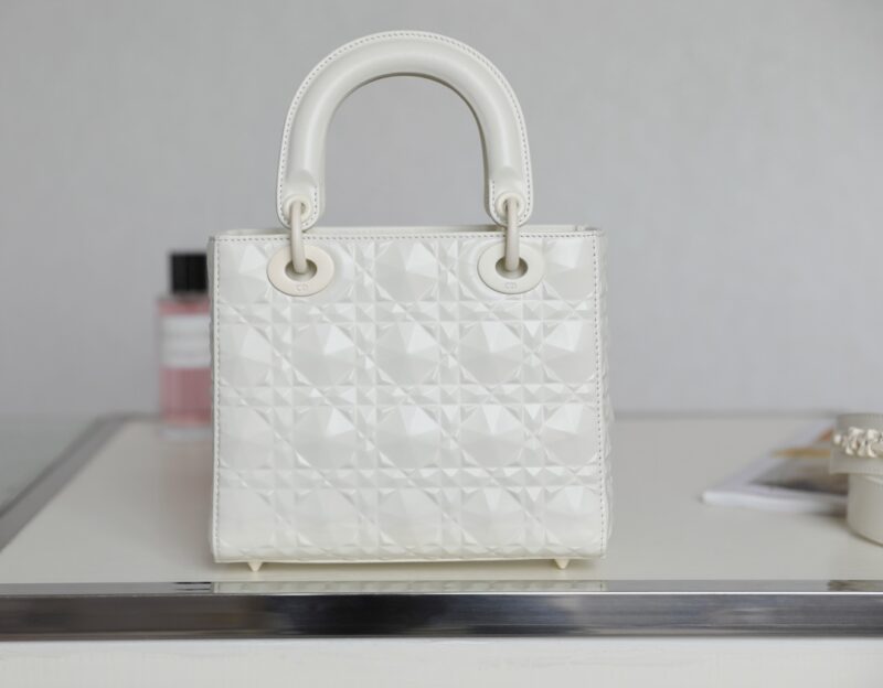 lady-dior-ultramatte-white-grid-abc-gallery-7