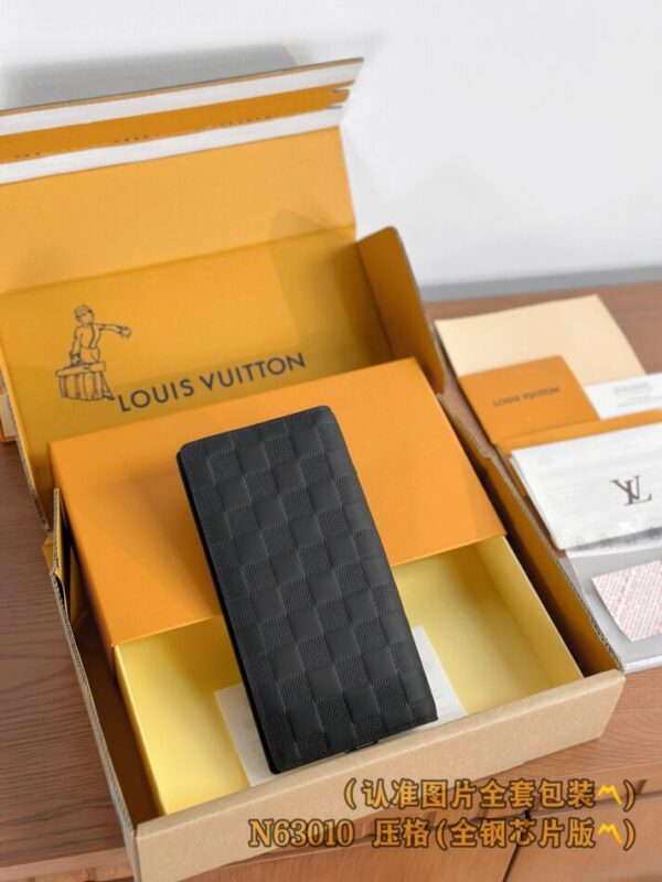 louis-vuitton-brazza-wallet-black-grid-gallery-5