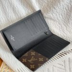 louis-vuitton-brazza-wallet-gallery-4