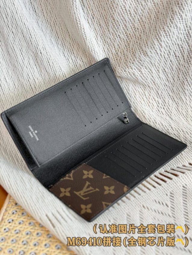 louis-vuitton-brazza-wallet-gallery-4