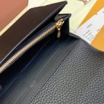 louis-vuitton-capucines-long-black-gallery-1