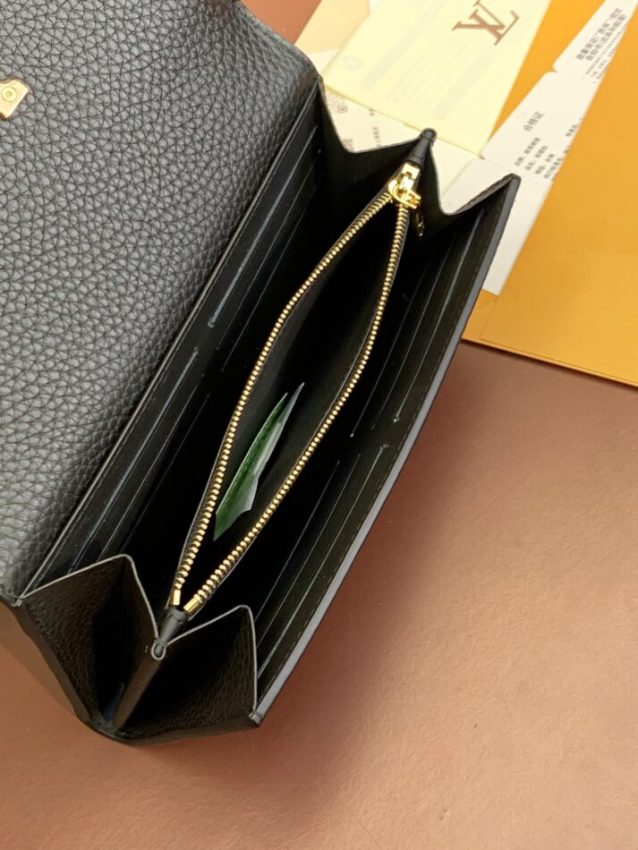 louis-vuitton-capucines-long-black-gallery-4