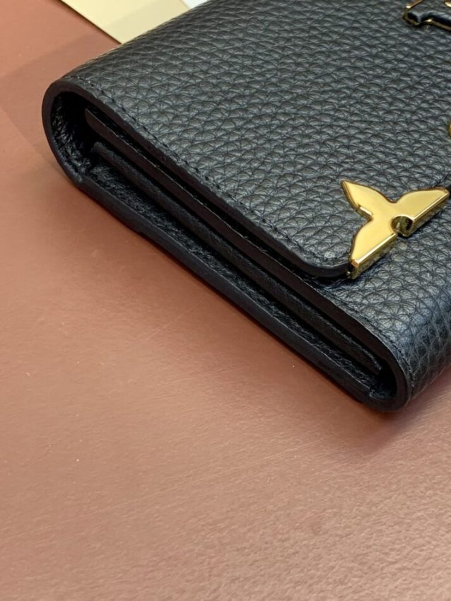 louis-vuitton-capucines-long-black-gallery-5