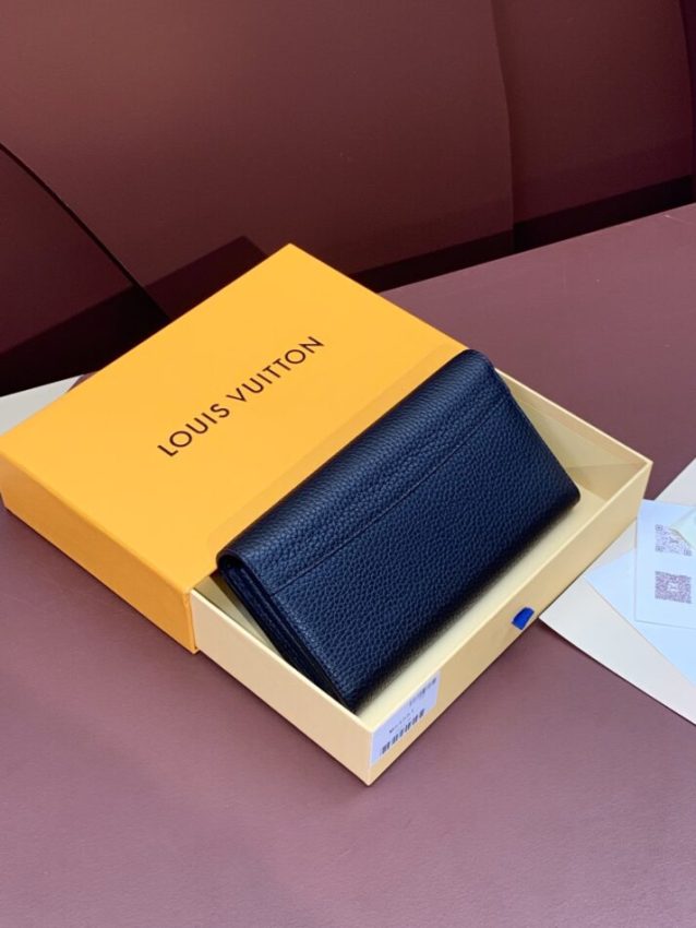 louis-vuitton-capucines-long-dark-blue-gallery-1