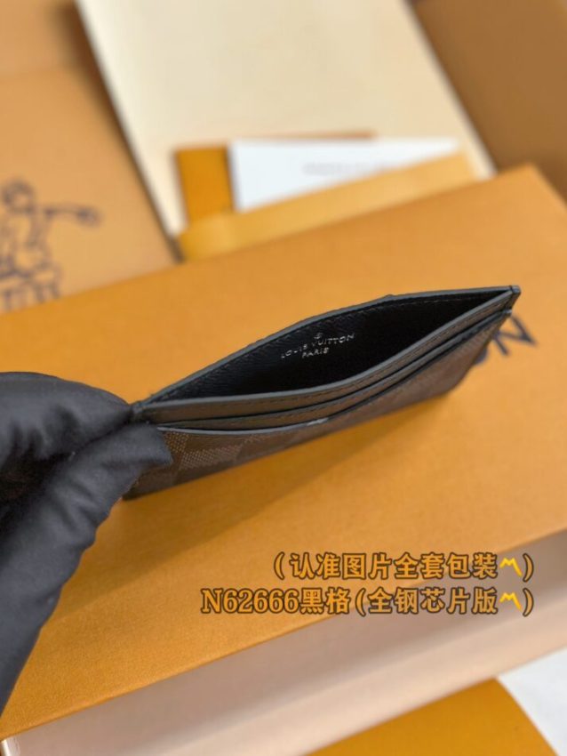 louis-vuitton-card-holder-black-grid-gallery-3