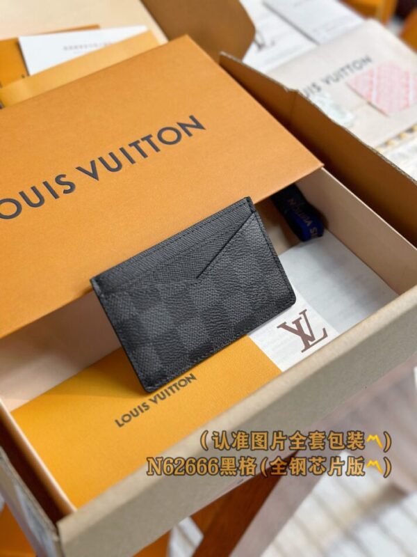 louis-vuitton-card-holder-black-grid-gallery-8