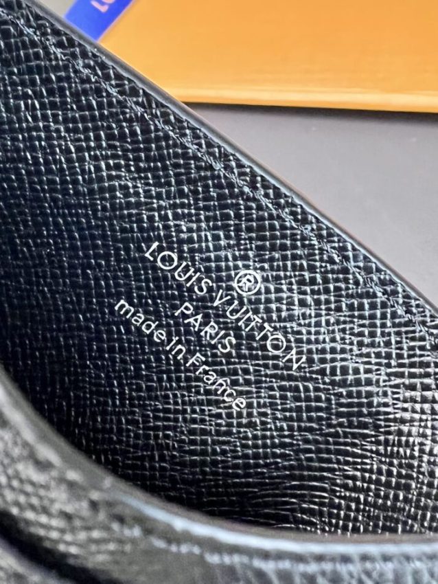 louis-vuitton-card-holder-brown-gallery-1