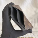 louis-vuitton-card-holder-brown-gallery-14