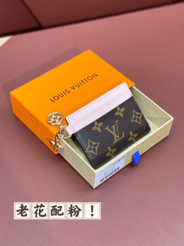 louis-vuitton-card-holder-gallery-2