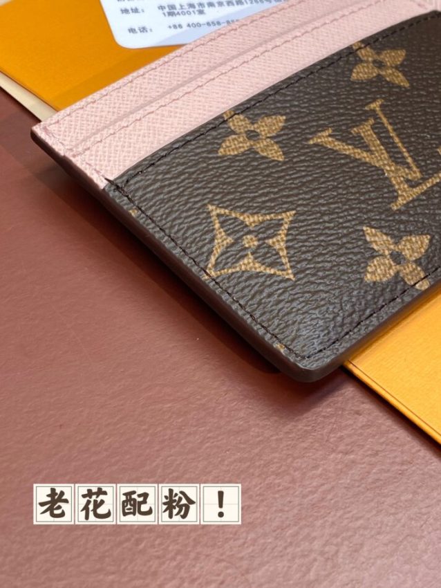 louis-vuitton-card-holder-gallery-3