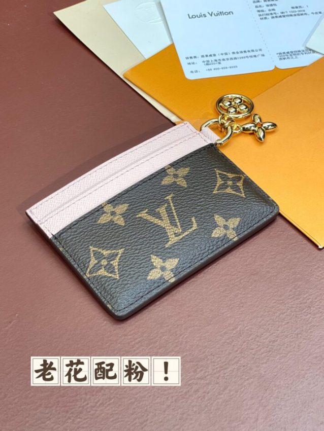 louis-vuitton-card-holder-gallery-6