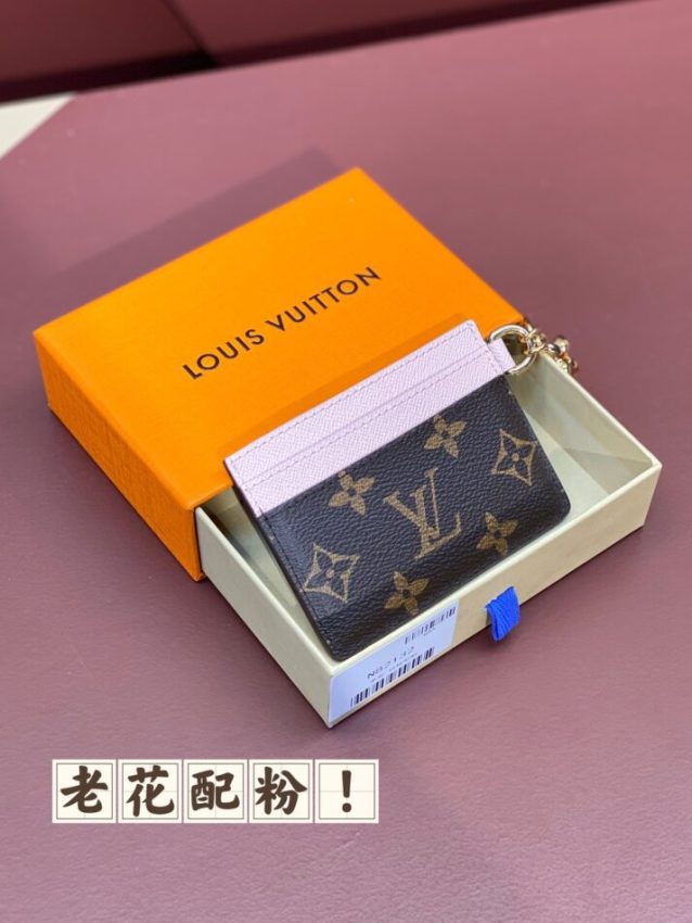 louis-vuitton-card-holder-gallery-8