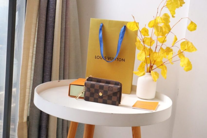louis-vuitton-card-holder-recto-verso-grid-brown-gallery-7