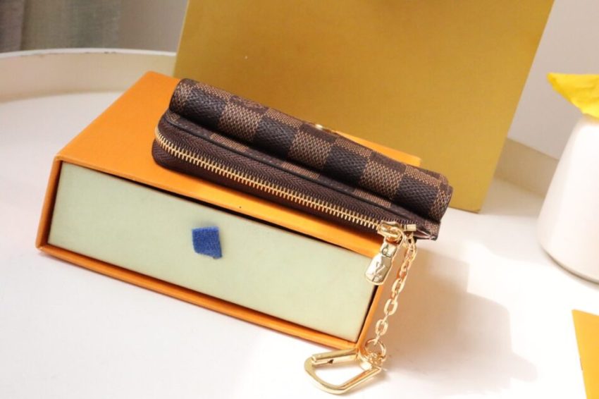 louis-vuitton-card-holder-recto-verso-grid-brown-gallery-8