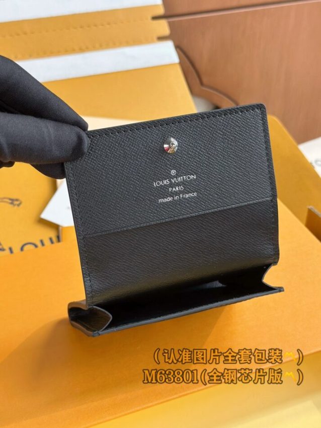 louis-vuitton-envelope-card-holder-black-gallery-5