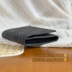louis-vuitton-envelope-card-holder-black-gallery-7