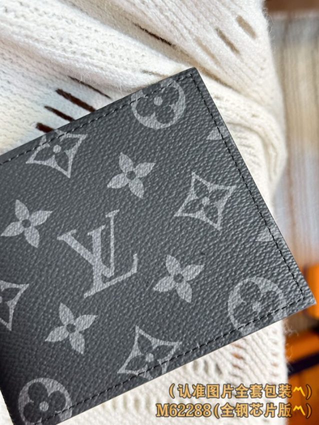 louis-vuitton-marco-wallet-black-gallery-3