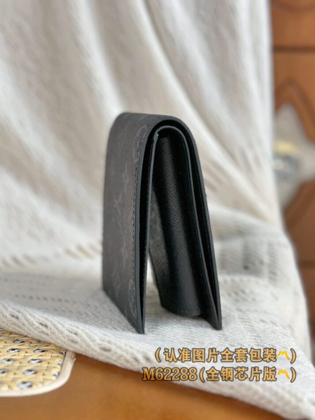 louis-vuitton-marco-wallet-black-gallery-5