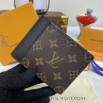 louis-vuitton-multiple-wallet-gallery-4