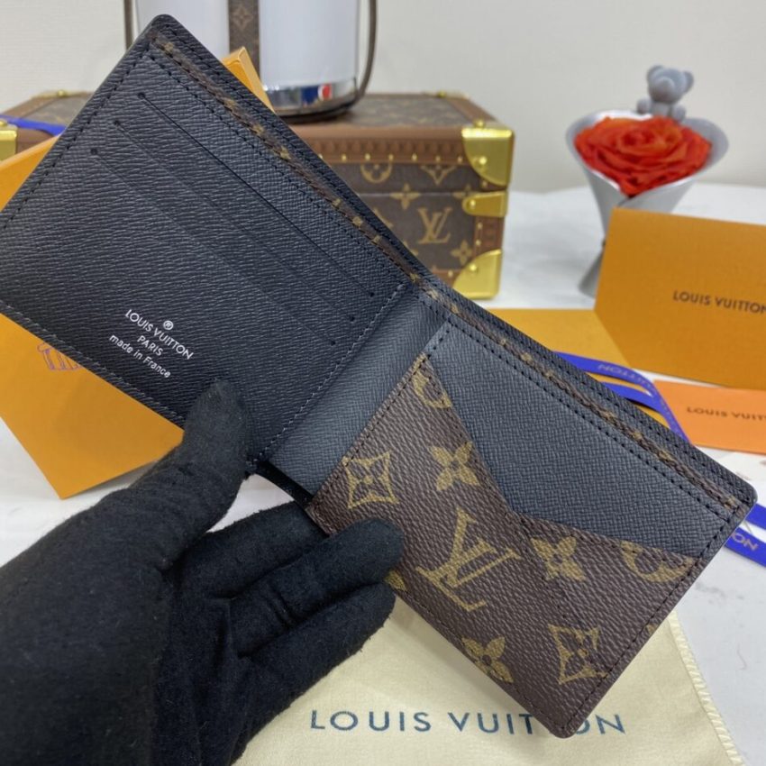 louis-vuitton-multiple-wallet-gallery-5