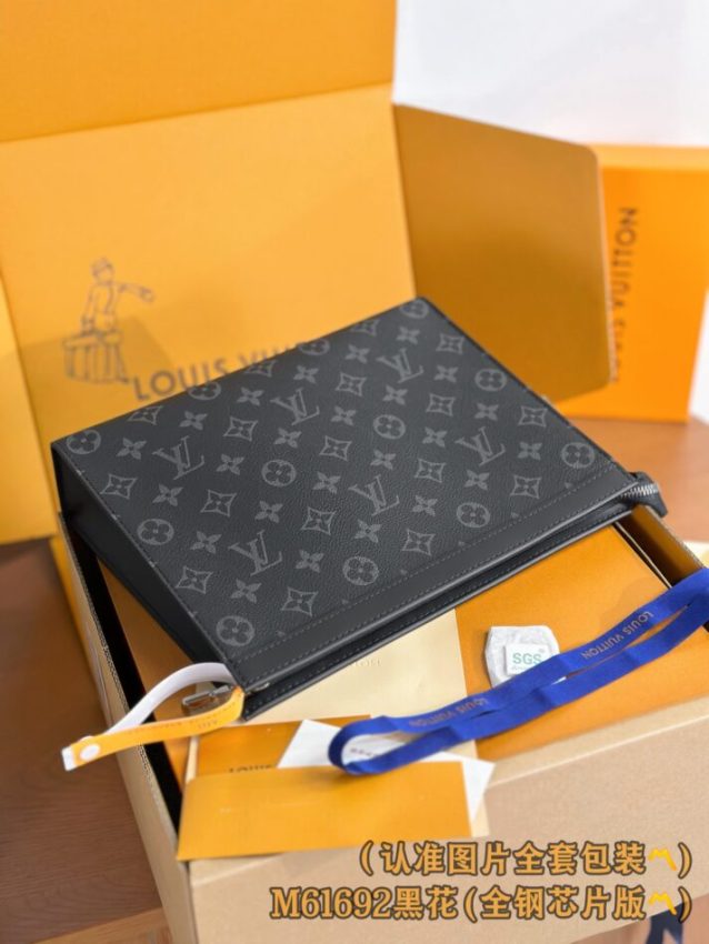 louis-vuitton-pochette-voyage-black-gallery-10