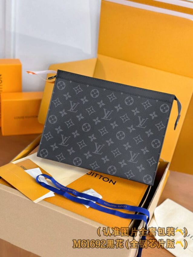 louis-vuitton-pochette-voyage-black-gallery-4