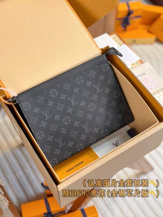 louis-vuitton-pochette-voyage-black-gallery-5